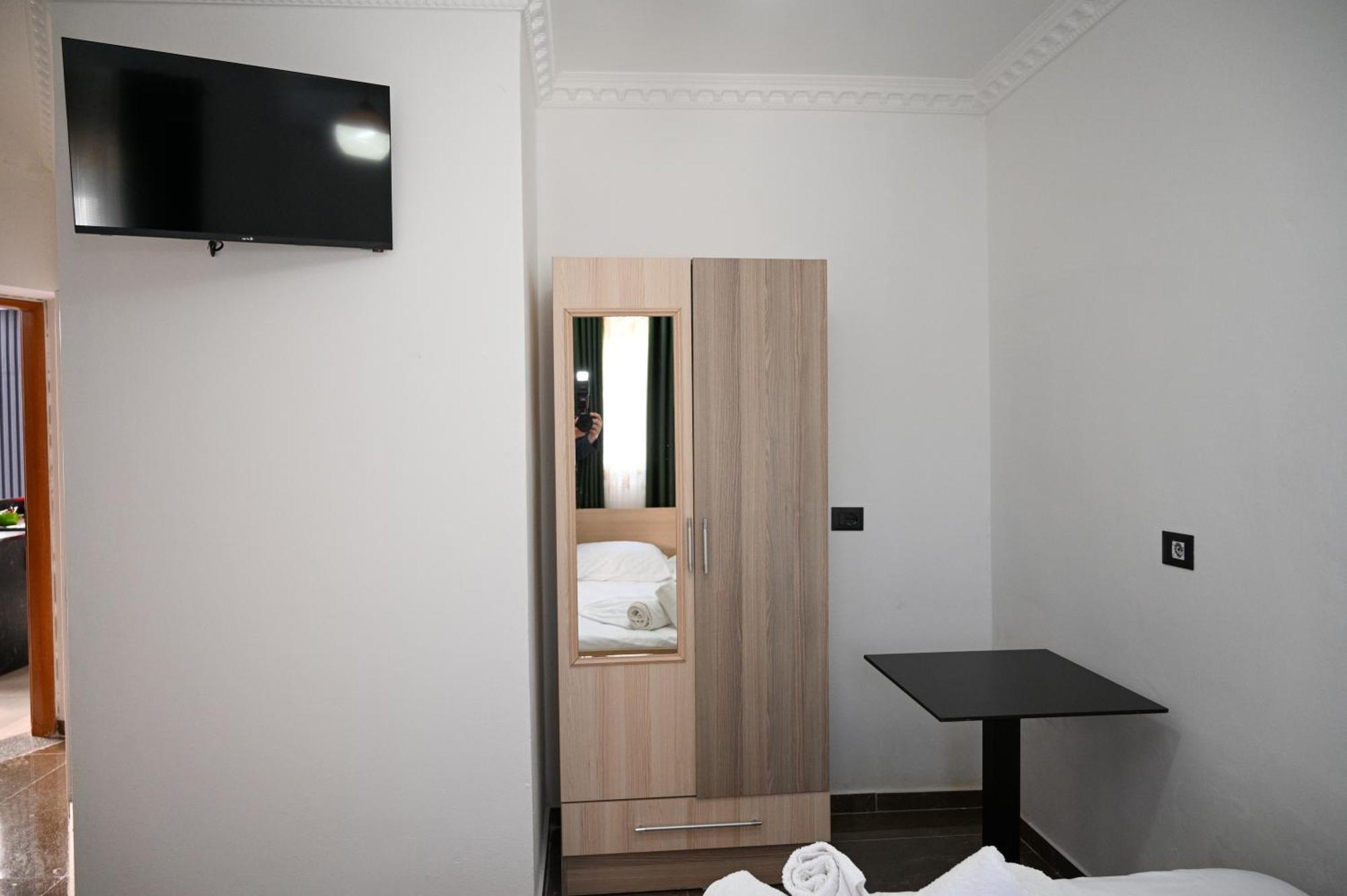 Vila Aaron Durrës Exterior foto