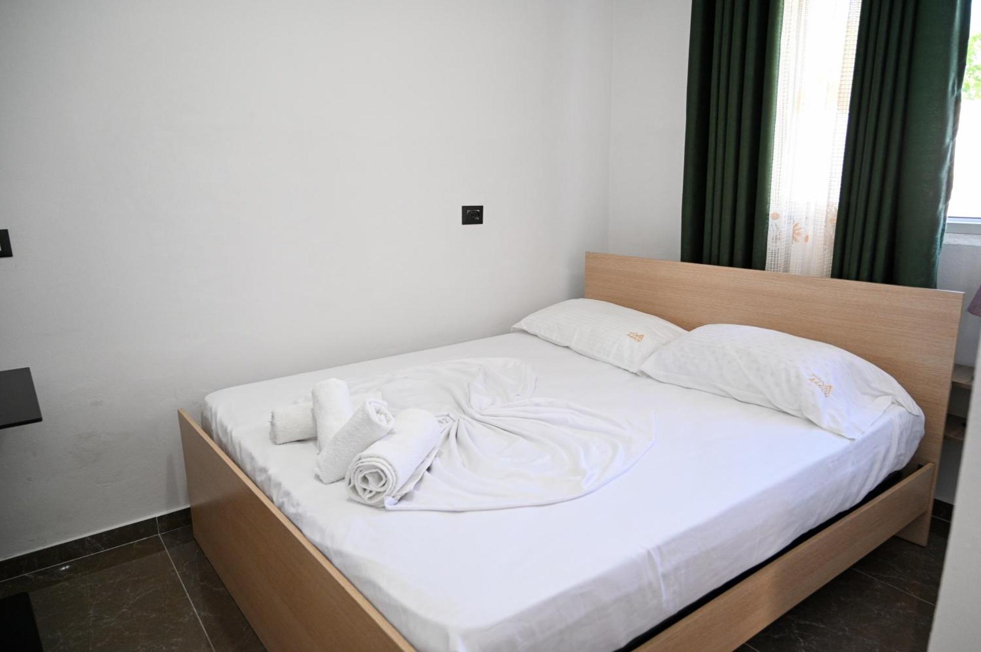 Vila Aaron Durrës Exterior foto